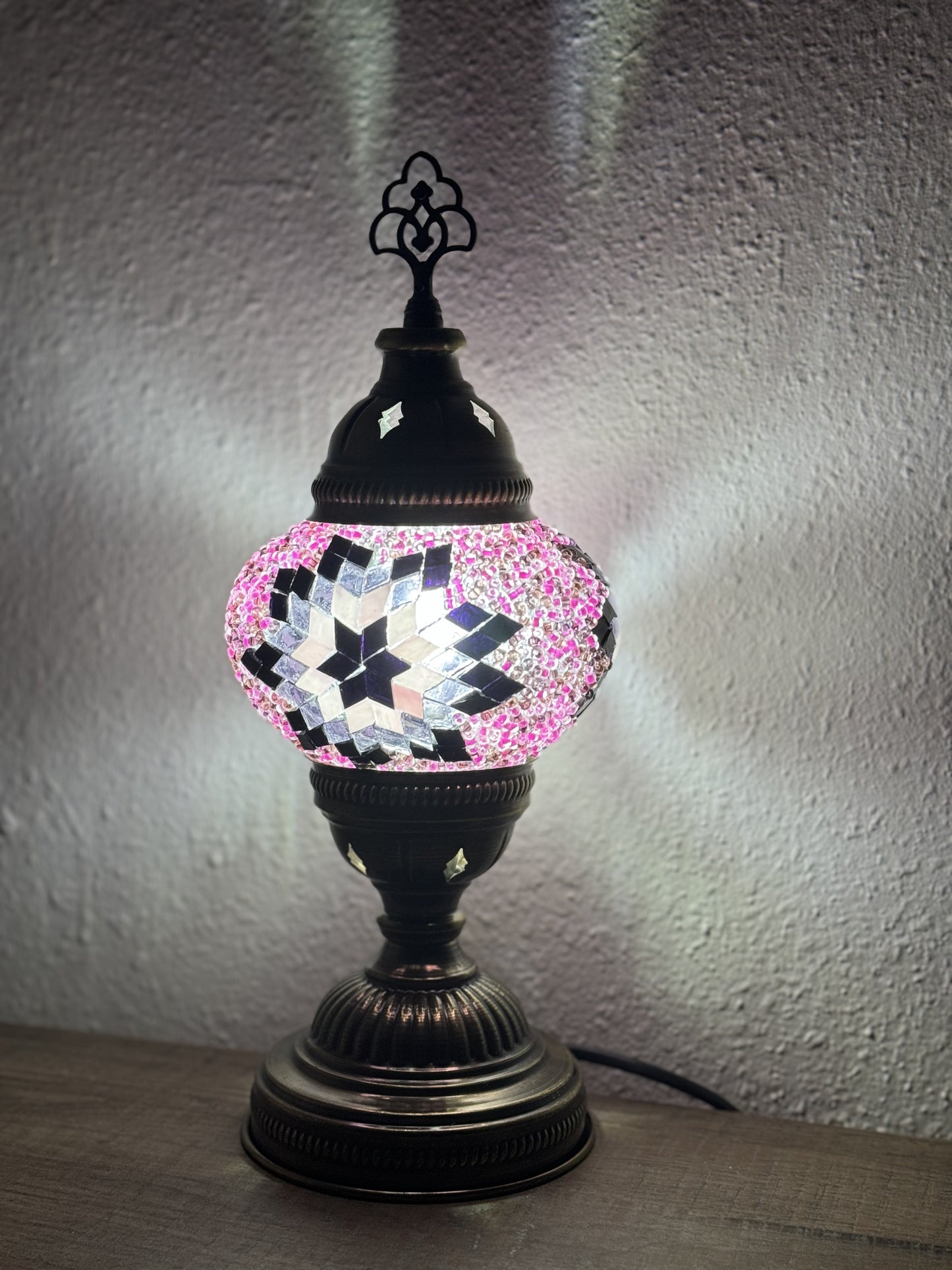 8 Colors | Mosaic table lamp.